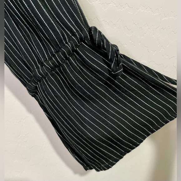 EXPRESS Black and White Pin Stripe Collared Button Down w/ Tie Bell Sleeved - Picture 10 of 10